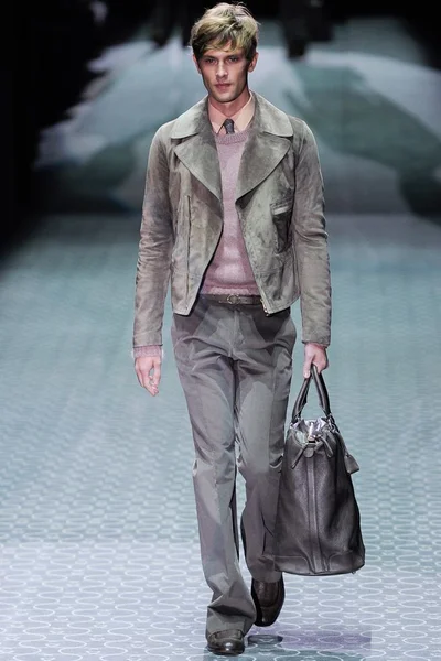 Look 3